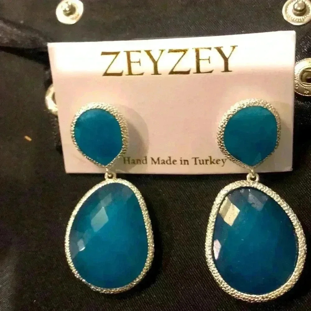 Zeyzey earrings silver tone with aqua blue stone